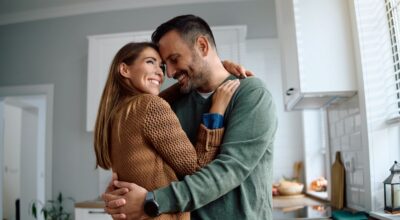 Estas son las 6 etapas clave para construir una relación sólida y feliz