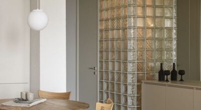 Adiós a las paredes de cristal: así es la nueva tendencia deco para dividir ambientes con estilo, según los expertos