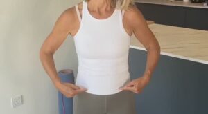 Adiós a la grasa abdominal: 3 ejercicios fáciles y efectivos en 3 minutos (solo necesitas una silla y algo de espacio)