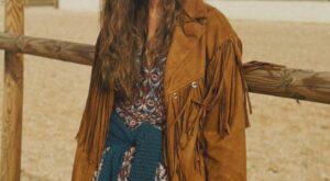 Decathlon rebaja las botas con cuña más trendy de Skechers que suman altura y quedan ideales con vestido boho holgadito