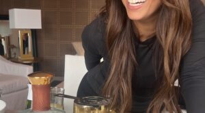 Eva Longoria sorprende con el color de pelo más favorecedor de la temporada primavera-verano 2025