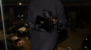 Párpados caídos a los 50: los tonos de sombras de ojos que rejuvenecen la mirada, según expertos en maquillaje