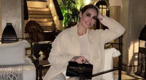 Mango tiene los 7 vestidos blancos más elegantes que serán tendencia esta primavera (y quedan perfectos con zapatillas)