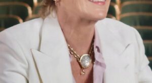 El corte trixie: el peinado con pelo corto rejuvenecedor a partir de los 70 que triunfará en primavera-verano 2025