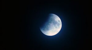 El eclipse lunar de este 14 de marzo lo transformará todo: así podría impactar en nuestras vidas, según un astrólogo