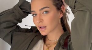 Adiós a la gabardina clásica: Bershka agotará sus cazadoras trench elegantes y en tendencia para los cambios de tiempo