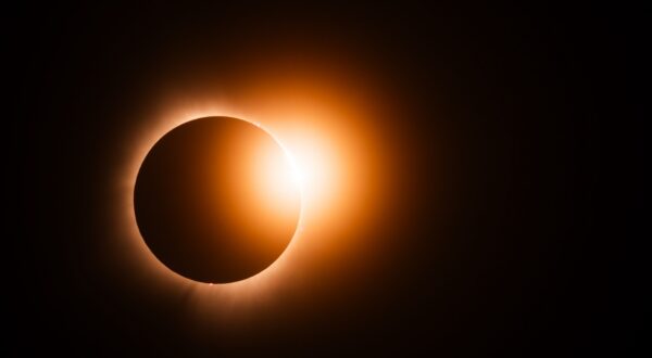 Eclipse solar parcial del 29 de marzo: cómo y cuándo observar el sol convertido en media luna