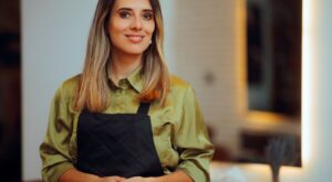 Este es el secreto para dar volumen al cabello fino después de los 50 y rejuvenecer tu melena (palabra de experta)