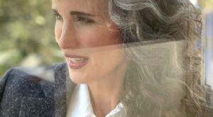 Cabello gris: el truco de 3 simples pasos para dejar la coloración y recuperar tu tono natural, según una experta