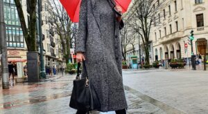 La AEMET alerta de lluvias: Skechers agotará las zapatillas tipo mocasín impermeables que suman altura y son cómodas