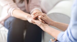 El impacto emocional de la infertilidad: cómo gestionar el duelo y recuperar el equilibrio emocional, según una experta