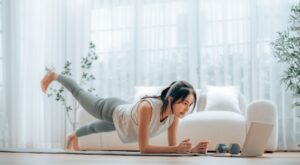 Lo probé durante una semana: este ejercicio suave se ha convertido en mi aliado perfecto para el core y la espalda