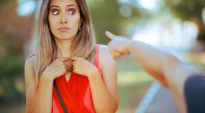 7 frases muy típicas entre las personas narcisistas (y cómo responder sin que te desestabilicen emocionalmente)