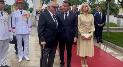 Emmanuel Macron responde al gesto viral de Brigitte en su llegada a Hanói: “Solo estábamos bromeando”