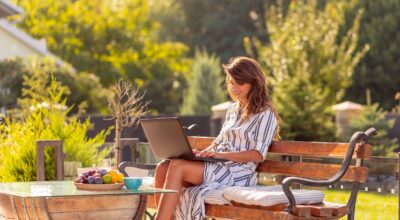 7 vestidos de Mango, Zara (y más) desde 15 € que te solucionan el día: cómodos para teletrabajar y salir después