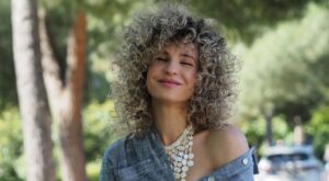 Sheila Casas comparte su rutina curly de 5 pasos para presumir de rizos con volumen y cero encrespamiento