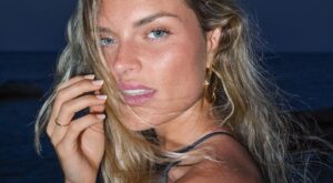 Cómo lograr unas ondas de verano naturales con ese aire de «recién salida del mar» en 6 pasos (según un experto)