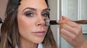 Adiós a la sombra de ojos negra: este es el tono que  resta años y agranda la mirada después de los 50