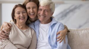 6 señales de que tus padres te educaron con inteligencia emocional (y por eso siguen estando tan presentes a día de hoy)