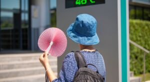 La AEMET alerta por temperaturas extremas: Aldi agotará sus 3 prendas clave para afrontar mejor la ola de calor desde 3€