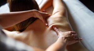 Shadia Ward, quiromasajista: «muchas contracturas tienen un origen emocional, y cuando se liberan, hay quien llora»