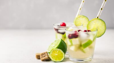 Adiós a la hinchazón y la retención de líquidos: 7 bebidas antiinflamatorias para sentirte más ligera (y saben genial)