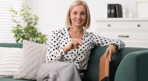 Skechers arrasa con los mocasines veraniegos más elegantes: fresquitos y perfectos para llevar con tu traje de lino