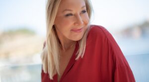 Cherry red: 5 prendas de tus tiendas favoritas para unirte al color que reinará en las tendencias de otoño desde 15,99€