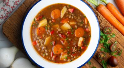 Sandra Moñino, nutricionista, revela el error que cometes tras comer lentejas (y que bloquea la absorción del hierro)