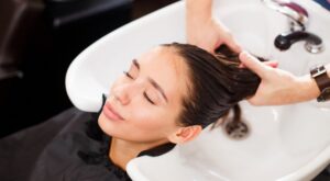 Probé los barros capilares durante un año y medio: “Pensé que no cubrirían las canas, pero me sorprendieron”