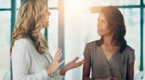 ¿Hablas más de lo que escuchas? 7 rasgos de personalidad que podrían explicar por qué lo haces, según expertos