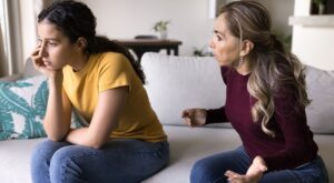 Si viviste abandono emocional de niño, podrías reconocer estos 9 comportamientos en la adultez, según los expertos