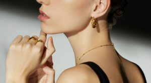 Parfois agotará el mono satinado de invitada más elegante por 19,99€: cómodo, estiloso y sienta bien a todas