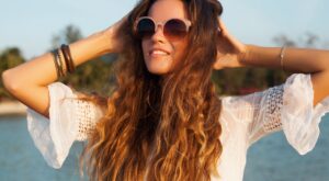 Peinados de verano después de los 40: adiós al «efecto wavy», el pelo de sirena es el más rejuvenecedor esta temporada