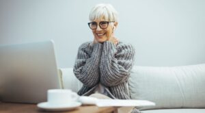 Estos son los 4 cortes de pelo corto que más favorecen y rejuvenecen después de los 70, según una estilista