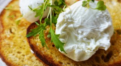 El truco infalible de una chef Michelin para hacer huevos pochados perfectos en solo 3 minutos