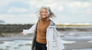 Un estudio lo confirma: este ejercicio después de los 50 puede reducir tu edad biológica en 16 años (y es fácil)