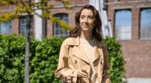 No la queremos, la necesitamos: la gabardina de Aldi que ha llegado hoy por 16,99 € y es la mejor aliada del entretiempo