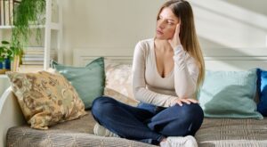 Síndrome de la vida vacía: si sientes a menudo estas 7 cosas, lo padeces sin saberlo (y aquí está cómo sanarlo)