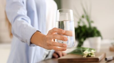 No es el té verde: esta es la mejor bebida para presumir de una piel bonita e hidratada, según una experta en belleza