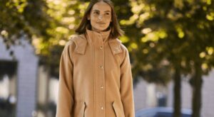 Este abrigo de Aldi que respira lujo silencioso por 24,99 € es ideal para el otoño (y sienta genial después de los 50)