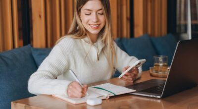 Errores que te hacen sonar menos elegante (y cómo evitarlos), según una experta en habilidades de comunicación