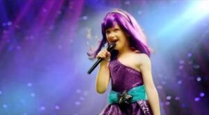 Una niña de 5 años supera un cáncer y demuestra su valentía cantando ‘Roar’