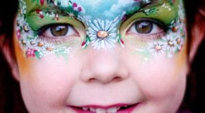 Una mamá convierte los rostros de sus hijos en obras de arte