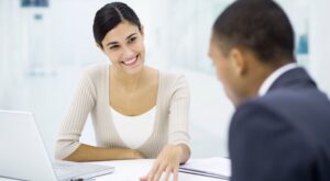 Las mujeres siguen siendo minoría tanto en puestos directivos como en expatriaciones