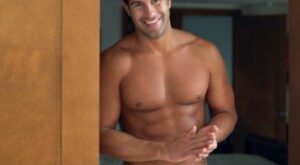 ¿Cómo debe vestir un hombre con mucho músculo?