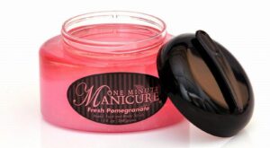 Nenha nos presenta One Minute Manicure