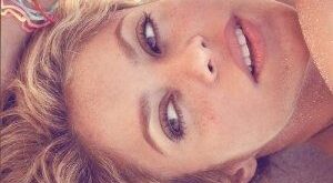 Shakira vuelve a cantar en español