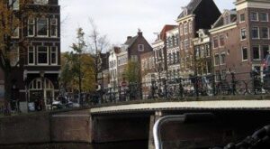 ¡Escápate a Amsterdam por muy poco!