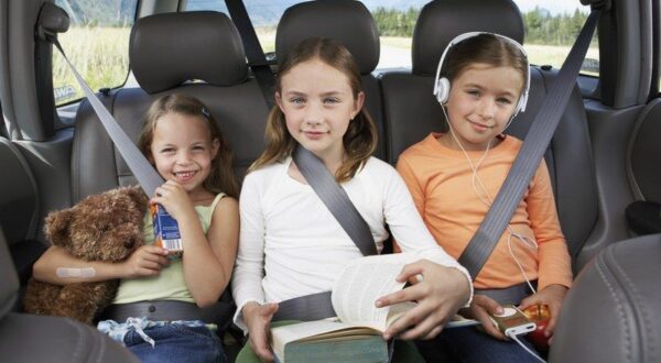 El «veo veo», la mejor forma para entretener a los niños en el coche
